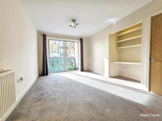 Apartment for rent in Pachesham Park, Surrey