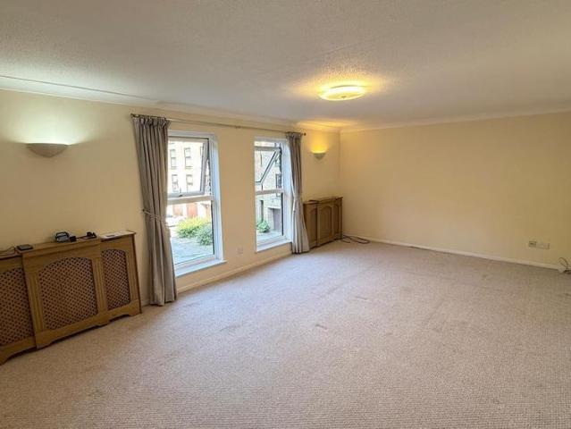 Apartment for rent in Binscombe, Waverley