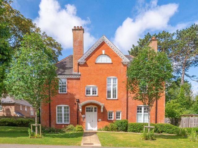 Flat for rent in Carshalton-on-the-Hill, Greater London