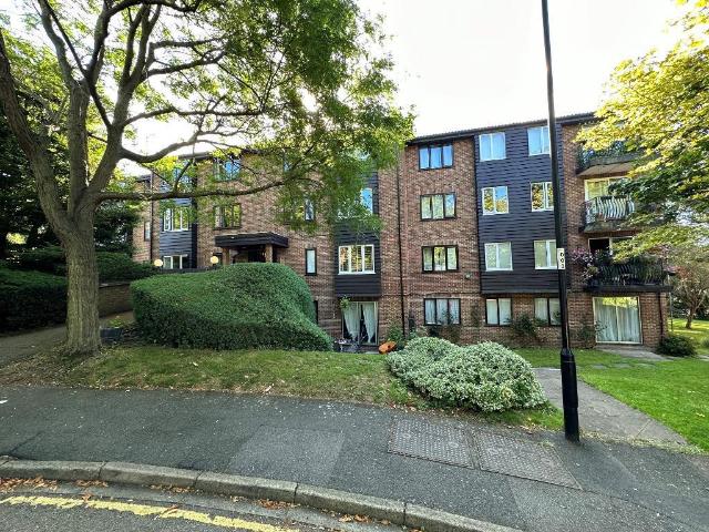Flat for rent in London Borough of Croydon, Addiscombe