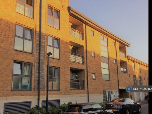 Flat for rent in Rodbourne, Swindon