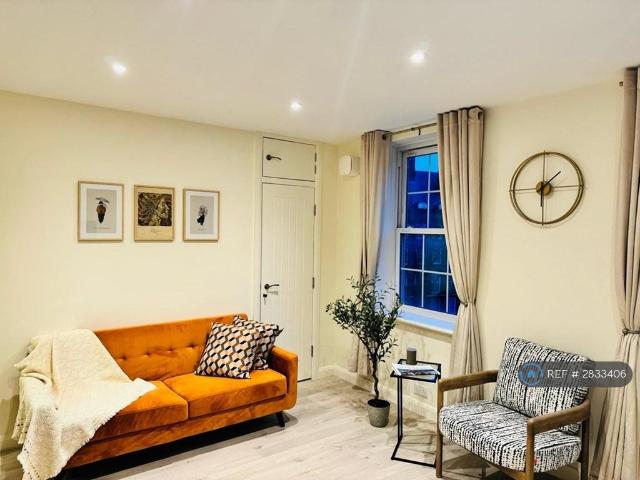 Flat for rent in Camberwell, Greater London