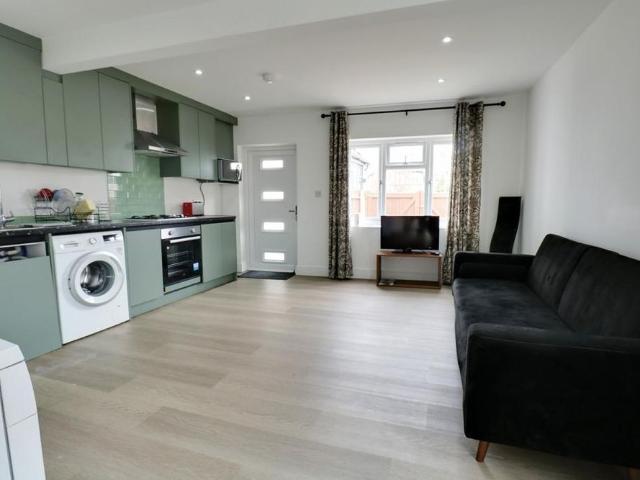 Apartment for rent in Petts Wood, Isle Of Man