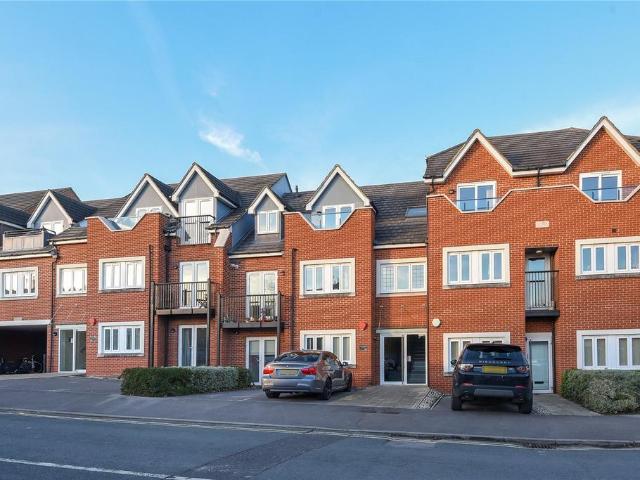 Flat for rent in Sunnymead, The Slade