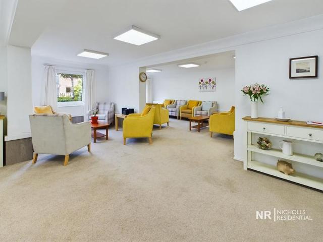 Apartment for rent in Woodcote, Epsom
