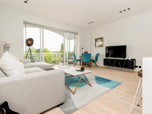 Apartment for rent in London Borough of Hounslow, Strand