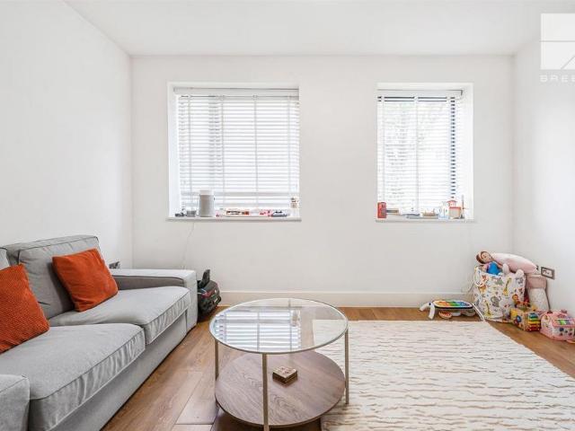 Apartment for rent in Station Road, Greater London