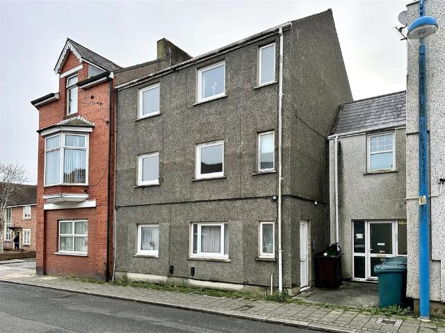 Flat for rent in Pembroke Dock, Wales