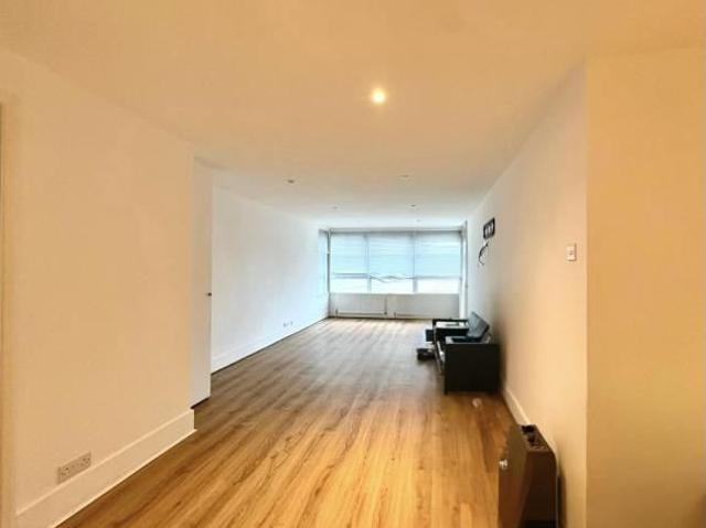 Apartment for rent in Birch Green, Lower Halliford
