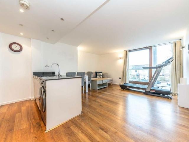 Apartment for rent in North Sheen, Greater London