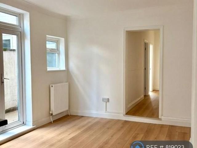 Apartment for rent in Higham Hill, Greater London