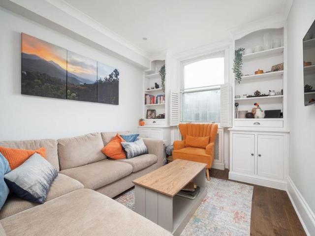 Flat for rent in Earl's Court, Greater London