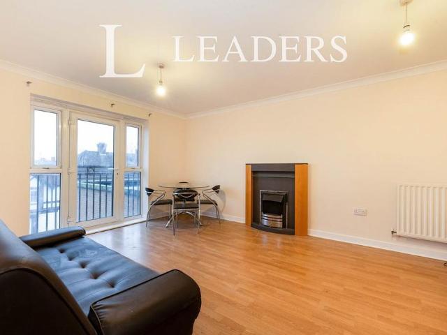 Apartment for rent in Woodcote, Epsom