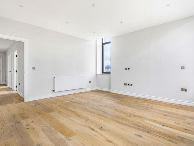 Apartment for rent in Claygate, Elmbridge