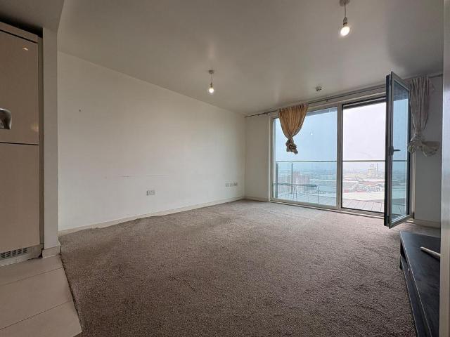 Flat for rent in Hayes, Greater London