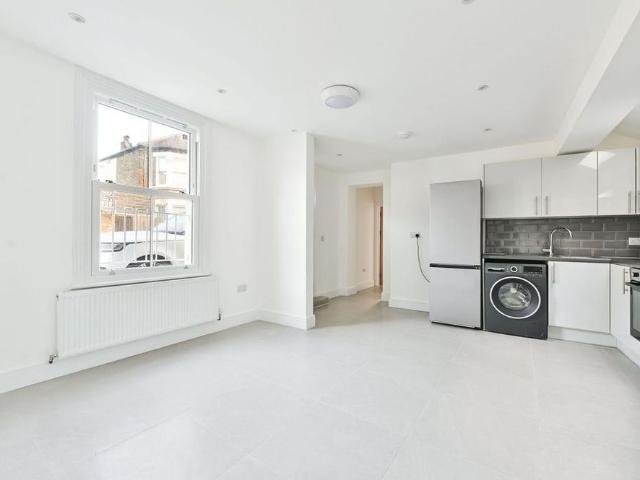 Apartment for rent in Fulham, Greater London