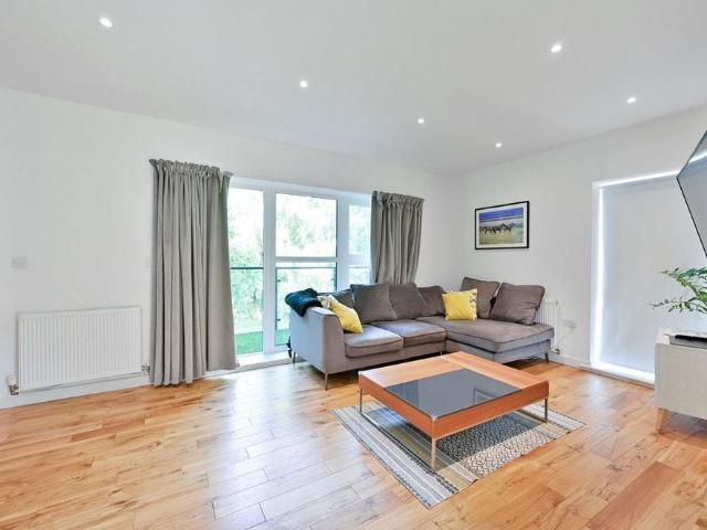 Apartment for rent in Earlsfield, Greater London