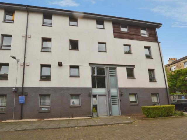 Flat for rent in Hillside, Leith