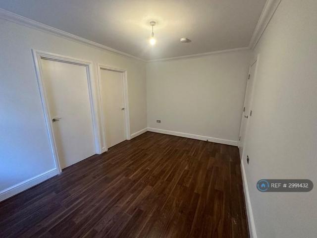 Apartment for rent in Seven Kings, Greater London