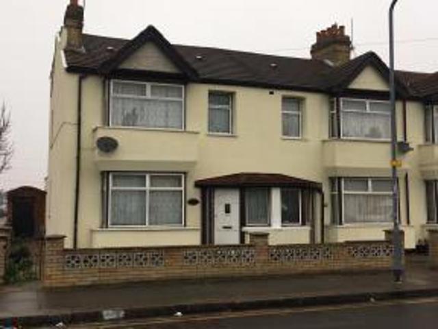 Flat for rent in Loxford, Seven Kings