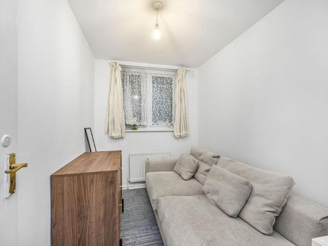Apartment for rent in Manor Park, Greater London