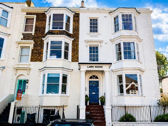 Flat for rent in Westbrook, Acol