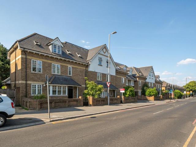 Flat for rent in Kingston Vale, Greater London