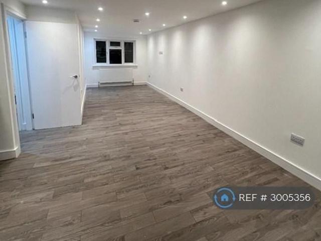 Apartment for rent in Potters Bar, Hertsmere