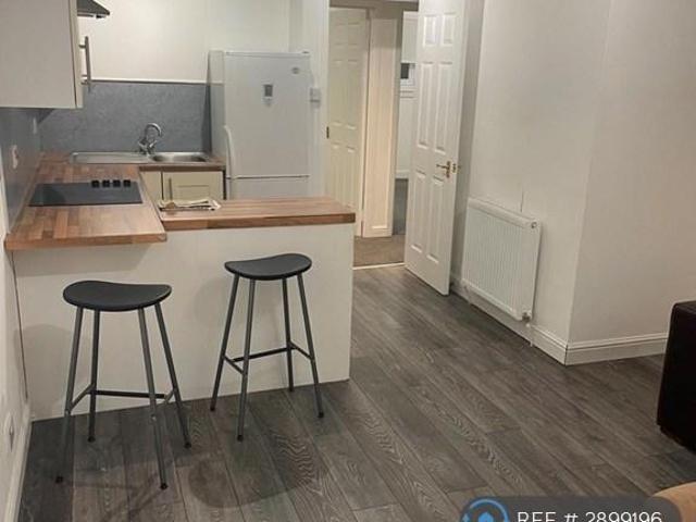 Flat for rent in Summerston, Scotland