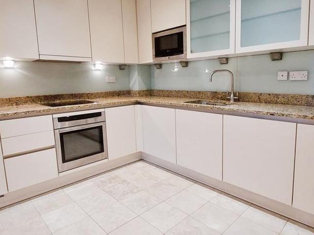 Flat for rent in Stand, Bury