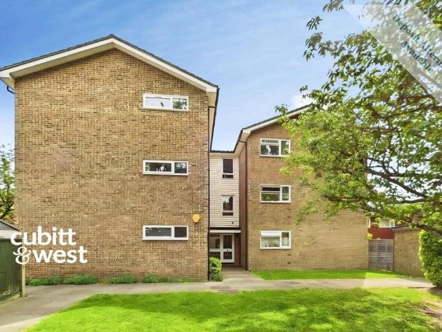 Flat for rent in Beddington, Greater London