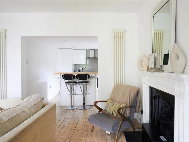 Apartment for rent in Mortlake, Greater London