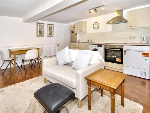 Apartment for rent in Sydenham, Green Close