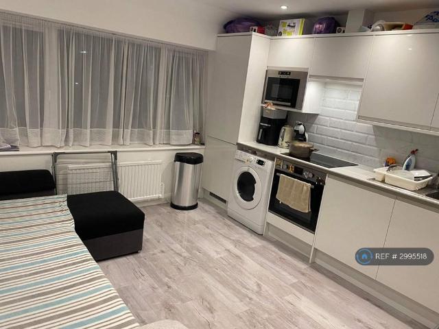 Flat for rent in London Borough of Hounslow, Greater London
