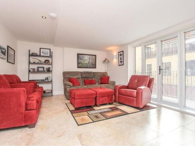 Apartment for rent in Connaught Park, Bushey