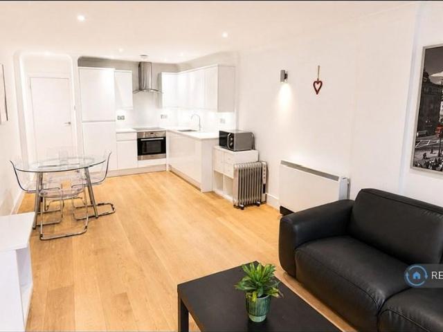 Apartment for rent in Chalk Farm, Greater London