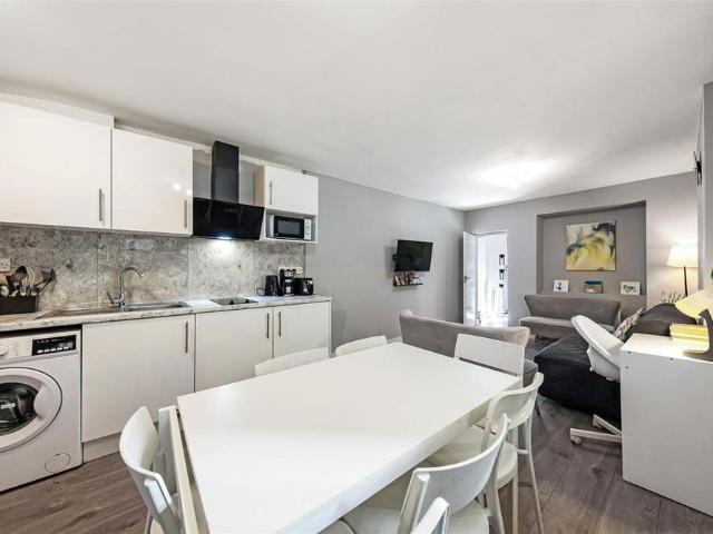 Apartment for rent in Westminster, Victoria