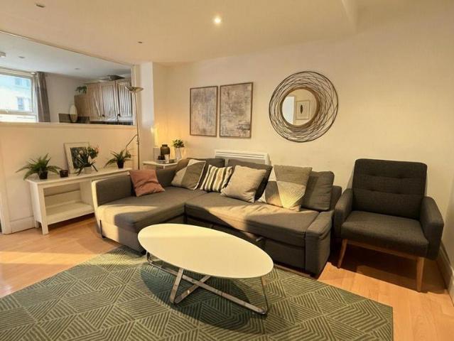 Flat for rent in Fulham, Walham Green