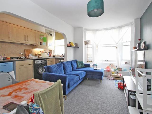 Apartment for rent in Binstead, Ryde