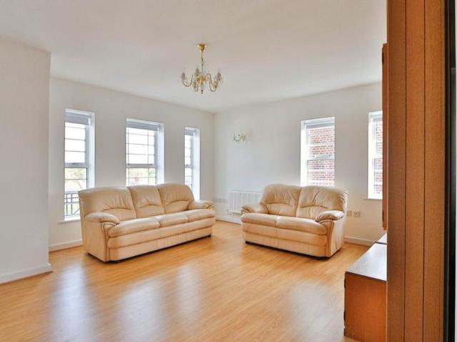 Apartment for rent in Worcester Park, Greater London