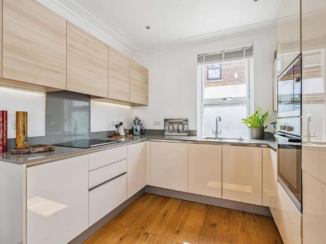 Flat for rent in Hampton, Greater London