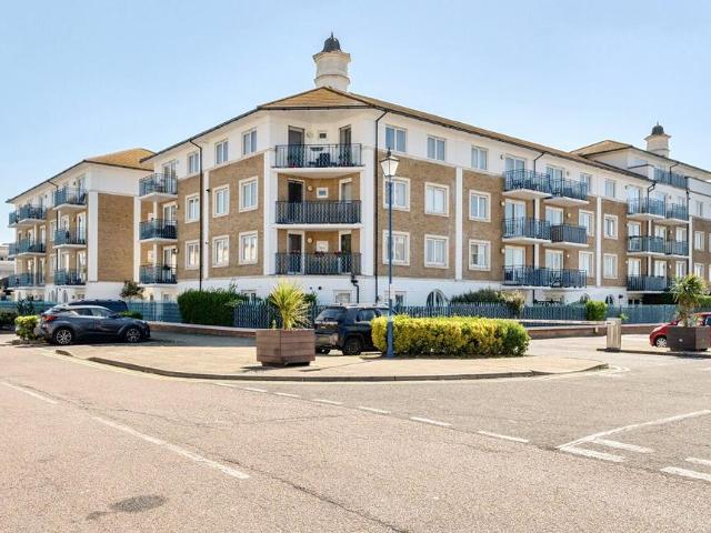 Flat for rent in Roedean