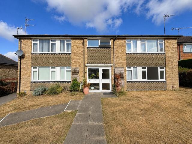 Flat for rent in Ashtead Park, Pachesham Park