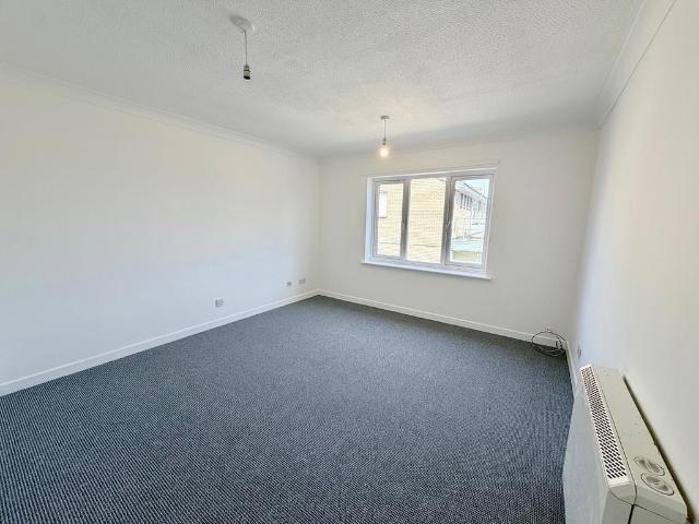 Flat for rent in Combs Ford, Bedingfield