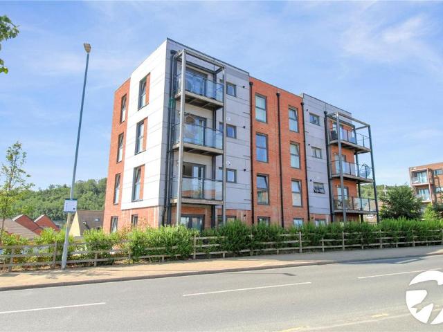 Flat for rent in Castle Hill, Monks Orchard