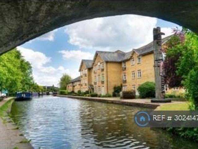Flat for rent in Ashlyns Estate, Pouchen End