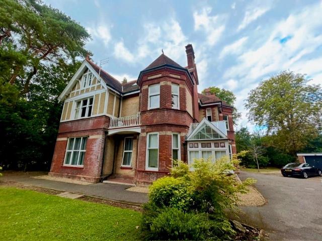 Flat for rent in Charminster, Bournemouth