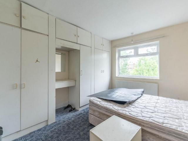 Flat for rent in Lane, Greater London