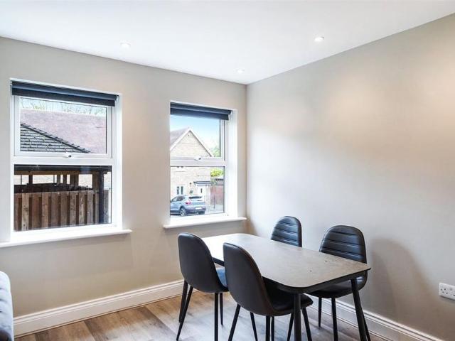 Apartment for rent in Row Town, Surrey