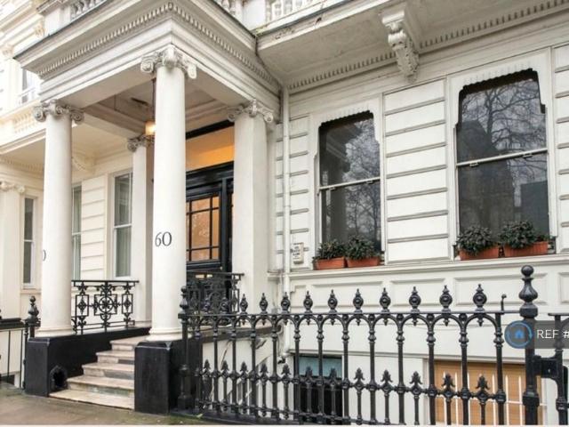Flat for rent in Brompton, Greater London